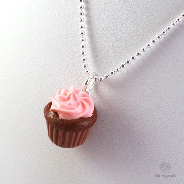 Scented Strawberry Chocolate Cupcake Necklace - Tiny Hands
 - 4